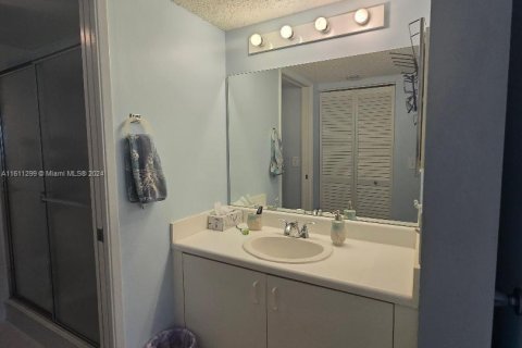 Condominio en venta en Pembroke Pines, Florida, 1 dormitorio, 95.97 m2 № 1233751 - foto 16