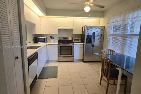Condominio en venta en Pembroke Pines, Florida, 1 dormitorio, 95.97 m2 № 1233751 - foto 5