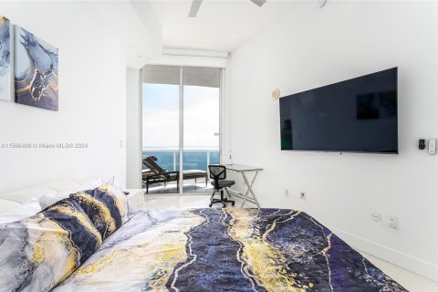 Condominio en venta en Sunny Isles Beach, Florida, 3 dormitorios, 182.27 m2 № 1104009 - foto 17