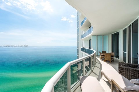 Condo in Sunny Isles Beach, Florida, 3 bedrooms  № 1104009 - photo 1