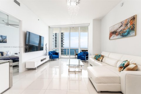 Condominio en venta en Sunny Isles Beach, Florida, 3 dormitorios, 182.27 m2 № 1104009 - foto 3