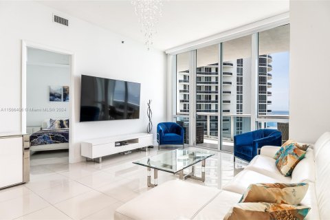 Condominio en venta en Sunny Isles Beach, Florida, 3 dormitorios, 182.27 m2 № 1104009 - foto 4