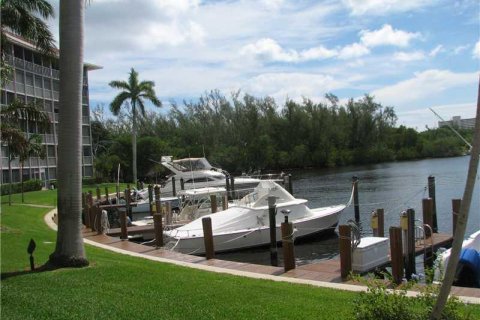 Condo in Deerfield Beach, Florida, 1 bedroom  № 956783 - photo 8