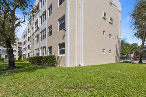 Condo in Sunrise, Florida, 2 bedrooms  № 1281568 - photo 19