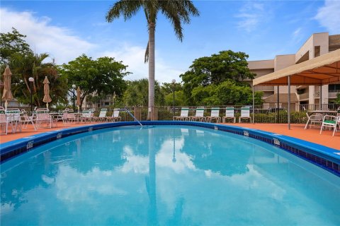 Condo in Sunrise, Florida, 2 bedrooms  № 1281568 - photo 23