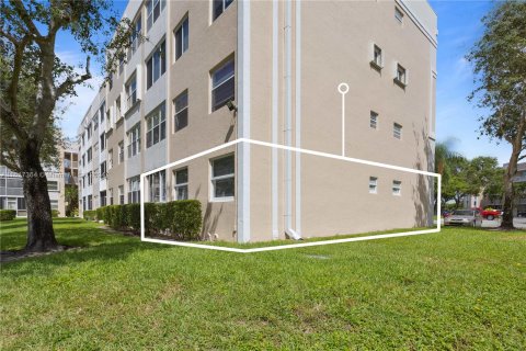 Condo in Sunrise, Florida, 2 bedrooms  № 1281568 - photo 18