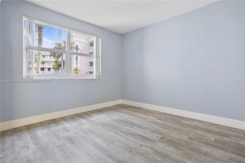 Condo in Sunrise, Florida, 2 bedrooms  № 1281568 - photo 8