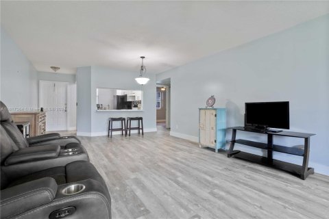 Condo in Sunrise, Florida, 2 bedrooms  № 1281568 - photo 4