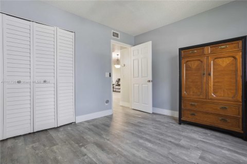 Condo in Sunrise, Florida, 2 bedrooms  № 1281568 - photo 9