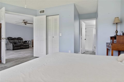 Condo in Sunrise, Florida, 2 bedrooms  № 1281568 - photo 11