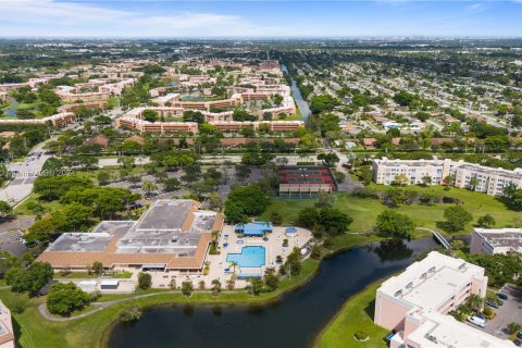 Condo in Sunrise, Florida, 2 bedrooms  № 1281568 - photo 24