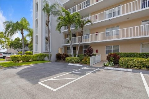 Condo in Sunrise, Florida, 2 bedrooms  № 1281568 - photo 15