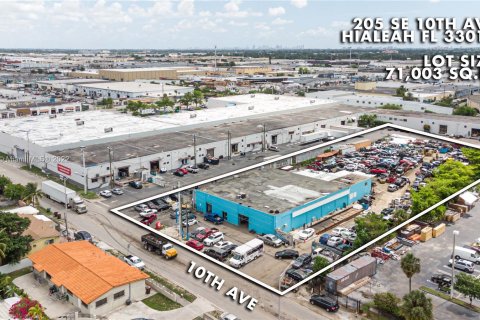 Commercial property in Hialeah, Florida № 6694 - photo 1