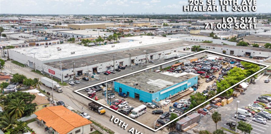 Commercial property in Hialeah, Florida № 6694