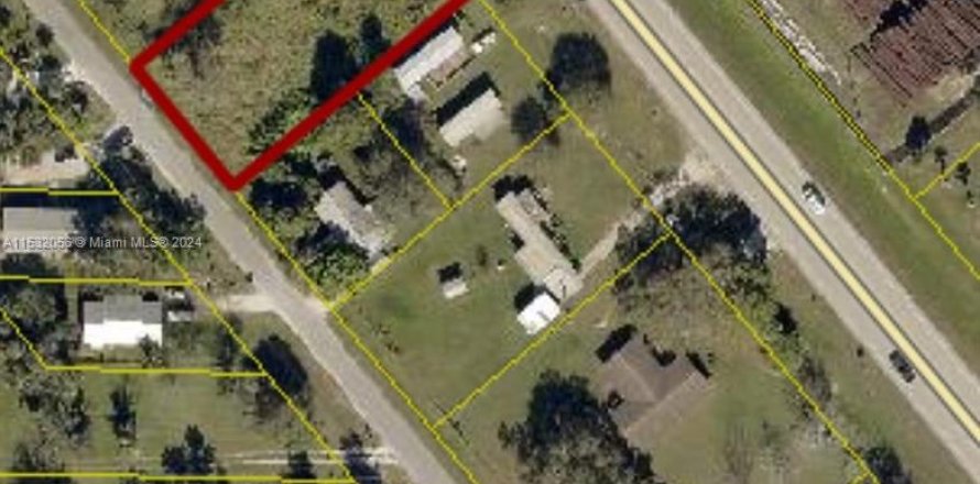 Commercial property in Okeechobee, Florida № 1004828