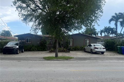 Propiedad comercial en venta en Miami, Florida, 250.56 m2 № 1369084 - foto 1