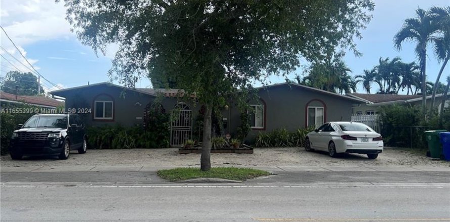 Commercial property in Miami, Florida 250.56 sq.m. № 1369084