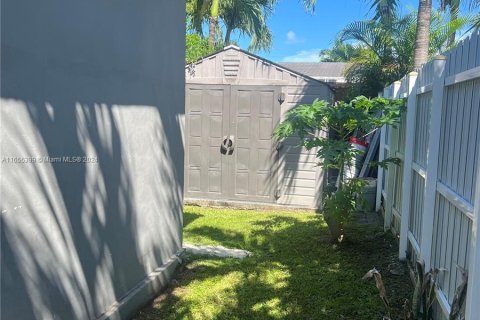 Immobilier commercial à vendre à Miami, Floride: 250.56 m2 № 1369084 - photo 20