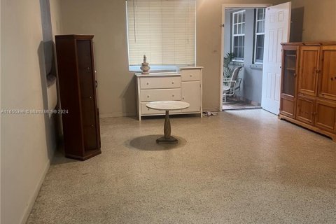 Immobilier commercial à vendre à Miami, Floride: 250.56 m2 № 1369084 - photo 23