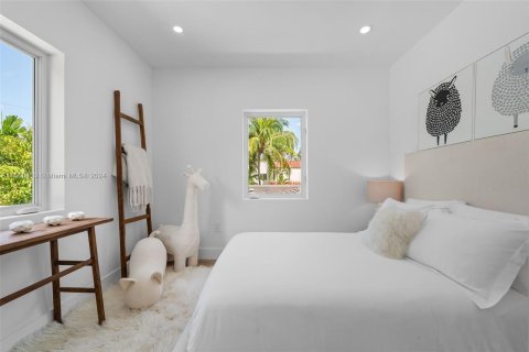 Купить виллу или дом в Корал-Гейблс, Флорида 4 спальни, 233.84м2, № 1095077 - фото 25