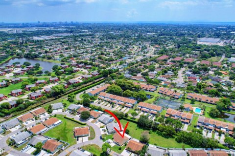 Adosado en venta en West Palm Beach, Florida, 3 dormitorios, 102.19 m2 № 1207729 - foto 16