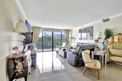 Condo in Aventura, Florida, 2 bedrooms  № 1305499 - photo 15