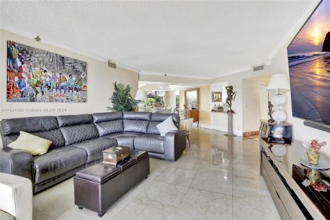 Copropriété à vendre à Aventura, Floride: 2 chambres, 177.44 m2 № 1305499 - photo 18