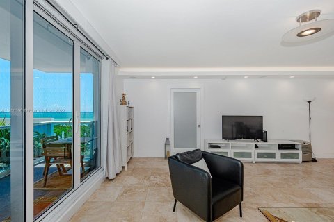 Condo in Miami Beach, Florida, 2 bedrooms  № 7315 - photo 5