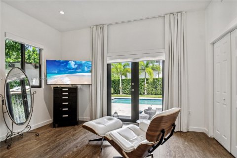 Casa en venta en Miami, Florida, 4 dormitorios № 1380212 - foto 9