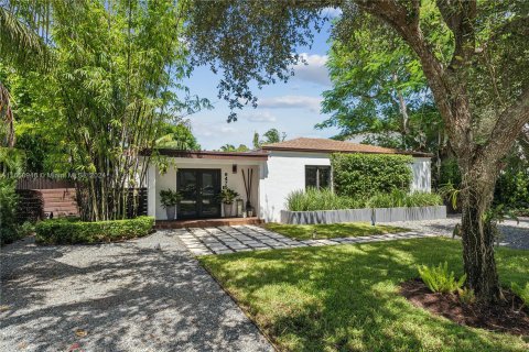 Villa ou maison à vendre à Miami, Floride: 4 chambres № 1380212 - photo 2