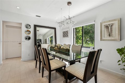 Casa en venta en Miami, Florida, 4 dormitorios № 1380212 - foto 17