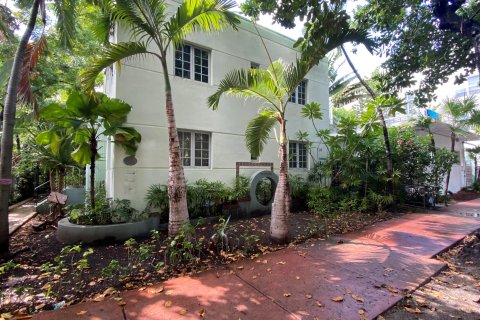 Купить коммерческую недвижимость в Майами-Бич, Флорида № 1102304 - фото 1