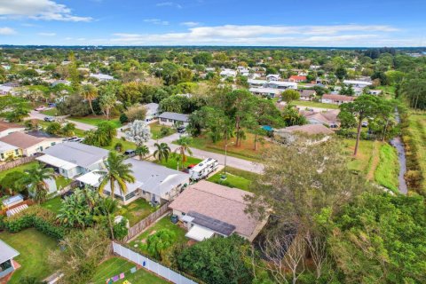 House in Stuart, Florida 2 bedrooms, 128.21 sq.m. № 1146324 - photo 9