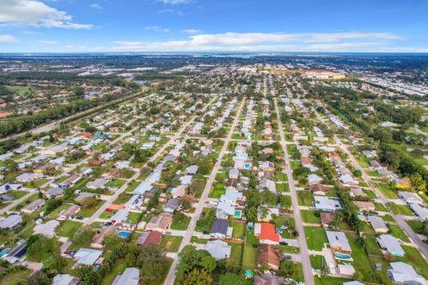 House in Stuart, Florida 2 bedrooms, 128.21 sq.m. № 1146324 - photo 6