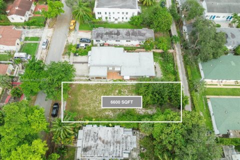 Commercial property in North Miami, Florida № 1145677 - photo 2