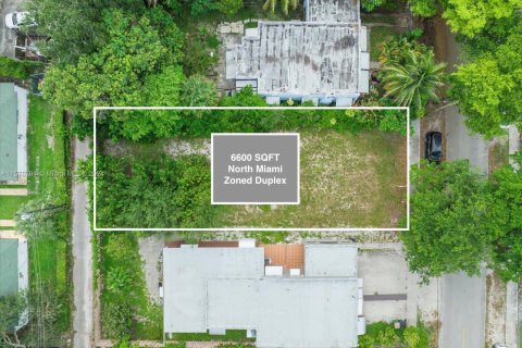 Commercial property in North Miami, Florida № 1145677 - photo 1