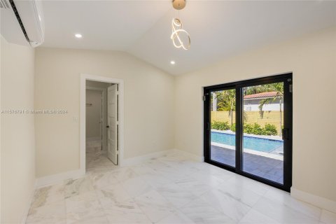House in Hollywood, Florida 3 bedrooms, 152.55 sq.m. № 1145674 - photo 9