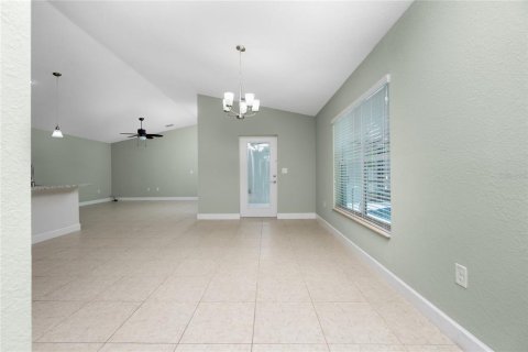 House in Port Charlotte, Florida 3 bedrooms, 157.38 sq.m. № 1199524 - photo 9