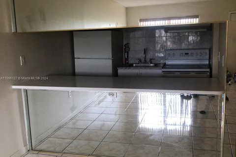 Condominio en venta en Miami Gardens, Florida, 40.88 m2 № 1102935 - foto 1