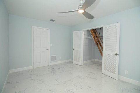 House in West Palm Beach, Florida 6 bedrooms, 211.35 sq.m. № 1177117 - photo 14