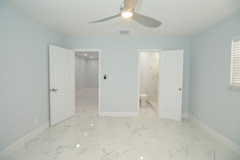 House in West Palm Beach, Florida 6 bedrooms, 211.35 sq.m. № 1177117 - photo 22