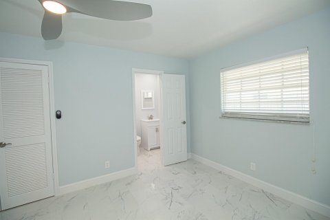 House in West Palm Beach, Florida 6 bedrooms, 211.35 sq.m. № 1177117 - photo 13