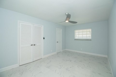 House in West Palm Beach, Florida 6 bedrooms, 211.35 sq.m. № 1177117 - photo 15