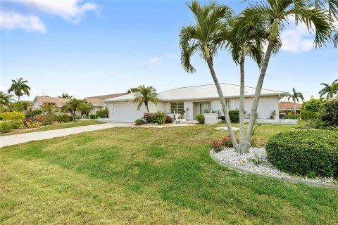 Villa ou maison à vendre à Punta Gorda, Floride: 3 chambres, 174.1 m2 № 1220124 - photo 1