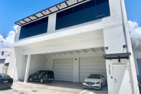 Propiedad comercial en alquiler en South Miami, Florida № 579438 - foto 6