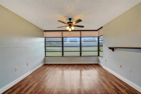 Condo in Davie, Florida, 2 bedrooms  № 1329886 - photo 16