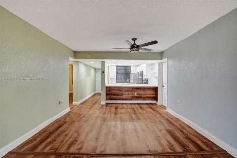 Condo in Davie, Florida, 2 bedrooms  № 1329886 - photo 21