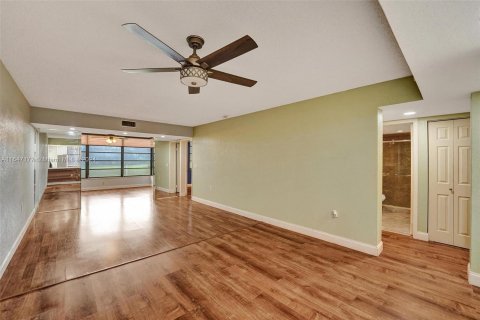 Condo in Davie, Florida, 2 bedrooms  № 1329886 - photo 23