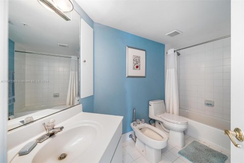 Condo in Miami Beach, Florida, 2 bedrooms  № 1329885 - photo 6