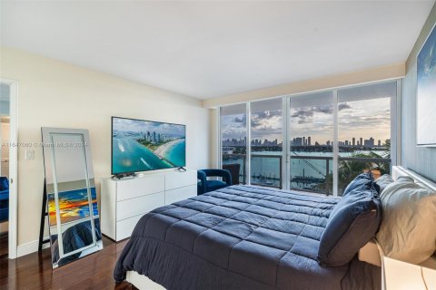 Condo in Miami Beach, Florida, 2 bedrooms  № 1329885 - photo 21